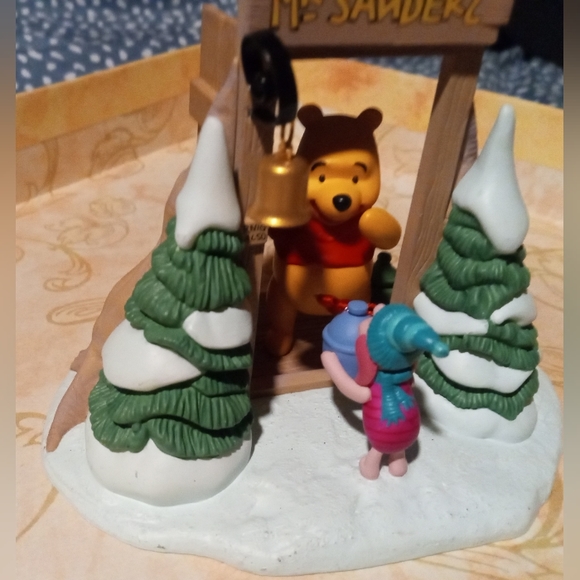 Hallmark Holiday Keepsake Winnie the Pooh Ornament - Picture 4 of 4